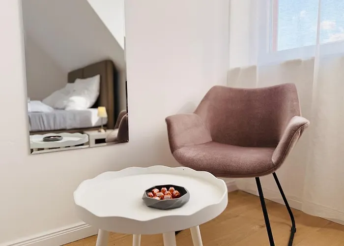 Moderne Fusslaeufig Zu Schloss Appartement *