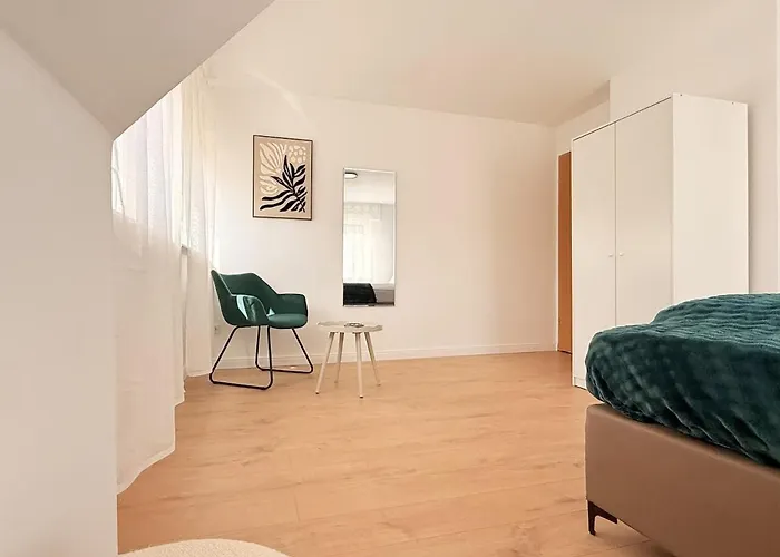 Moderne Fusslaeufig Zu Schloss Appartement